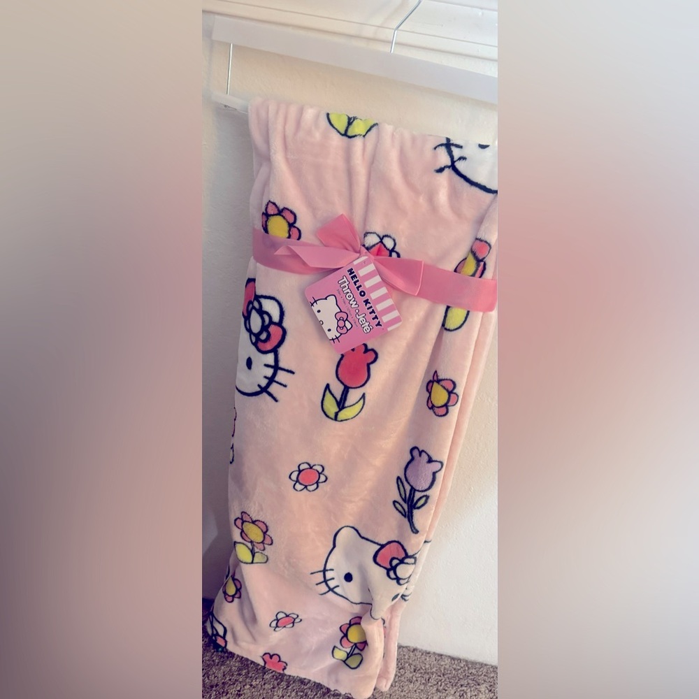 Hello kitty throw blanket